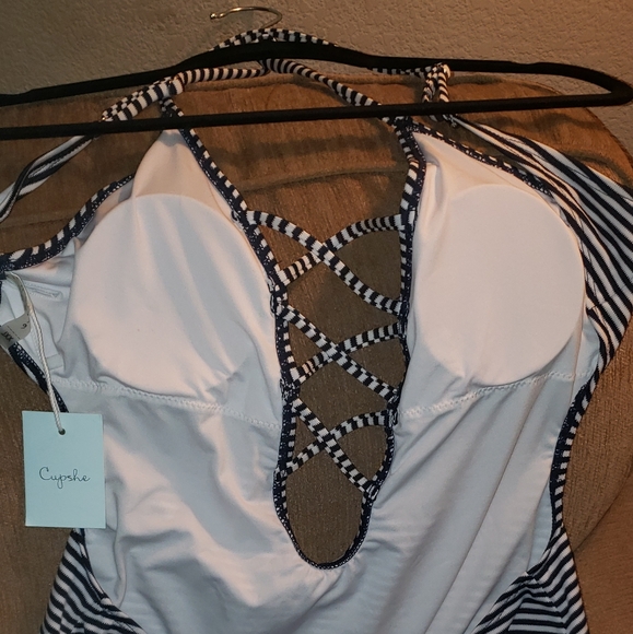 🖤🤍🩱NWT Cupshe Black & White Plunge One Piece Bathing Suit - Picture 10 of 10